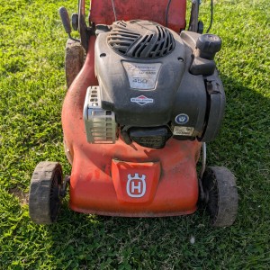 Kosilica za travu Husqvarna LC 140S + gratis plastični spremnik