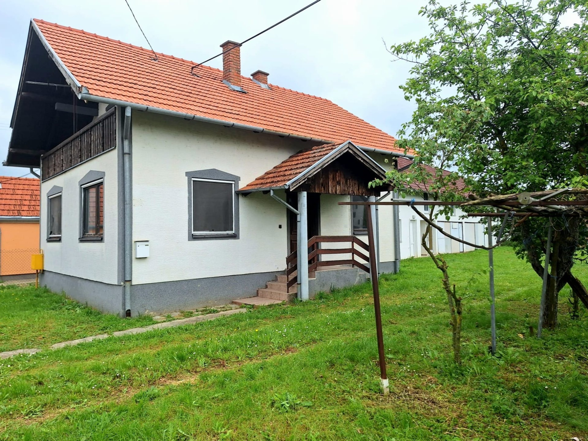 Kuća: Bošnjaci, 100.00 m2, zgrada, garaža, dvorište i oranica 3156m2