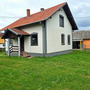 Kuća: Bošnjaci, 100.00 m2, zgrada, garaža, dvorište i oranica 3156m2