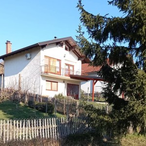 OBITELJSKA kuća nadomak grada Zagreba