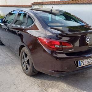 Opel astra sedan