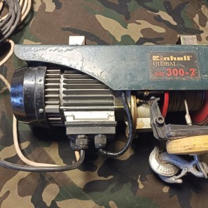 Prodajem električnu dizalicu Einhell SHZ 300-2