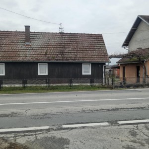 Prodajem kuću sa voćnjakom i zemljom ispod kuće