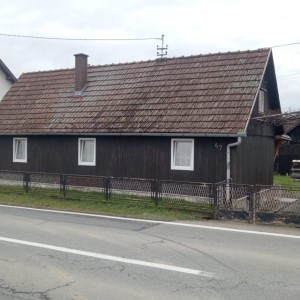 Prodajem kuću sa voćnjakom i zemljom ispod kuće