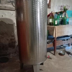 Prodajem metalnu bačvu od inoxa, 200 litara