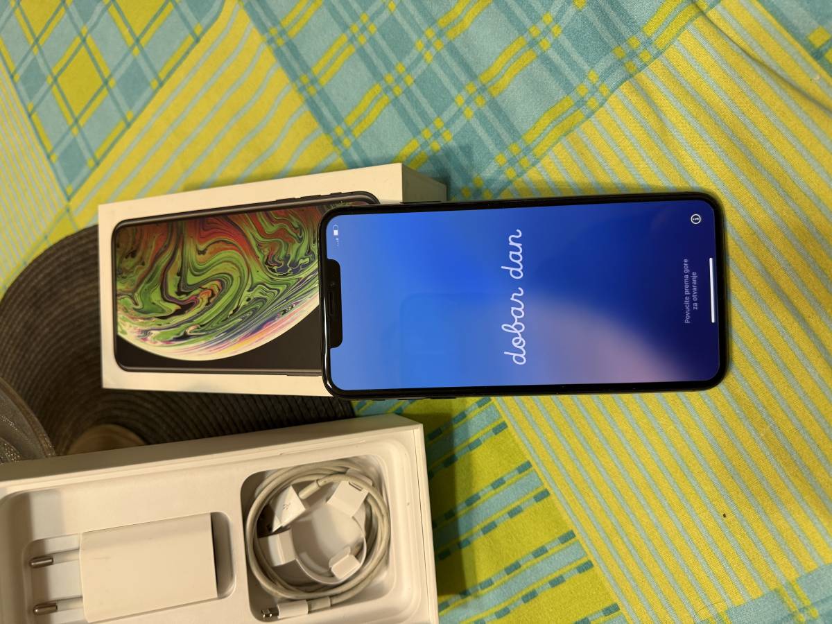 iPhone XS Max 64Gb, crni