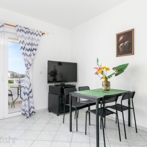 Iznajmljujem apartman prvi red od mora