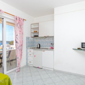 Iznajmljujem apartman prvi red od mora