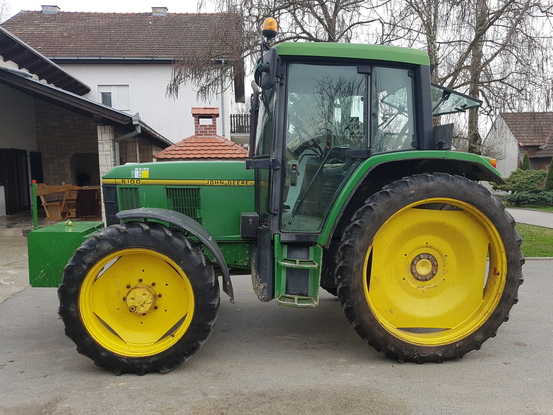 JOHN DEERE 6100