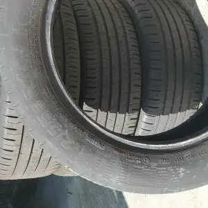 Komplet 4 automobilske gume Continental 215/55/R17 povoljno prodajem.