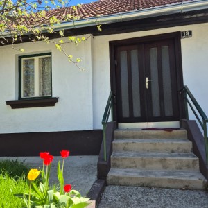 Kuća kraj potoka