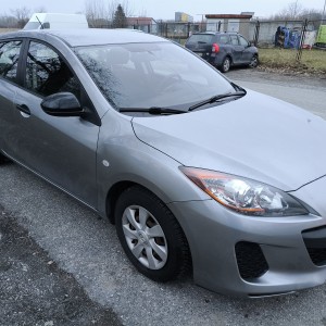 Mazda 3, dizel, 2013. godište, hitno prodajem