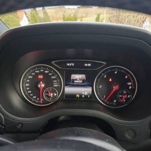 Mercedes B 220