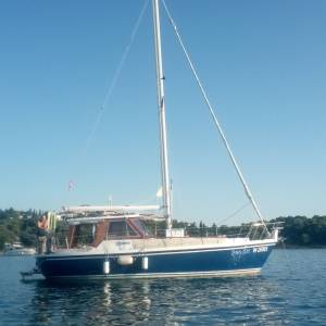 Motorni jedrenjak FERRETTI Altura 33