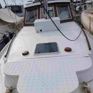 Motorni jedrenjak FERRETTI Altura 33