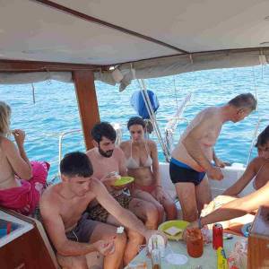 Motorni jedrenjak FERRETTI Altura 33
