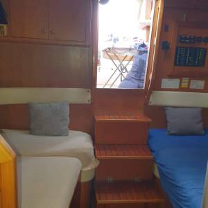 Motorni jedrenjak FERRETTI Altura 33