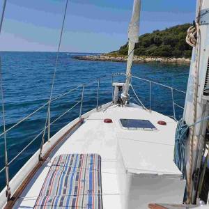 Motorni jedrenjak FERRETTI Altura 33