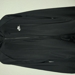 Nova NIKE trenerka