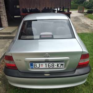 Opel Vectra 1.6i 1998g reg10/25g oprema 203.000km može zamjena