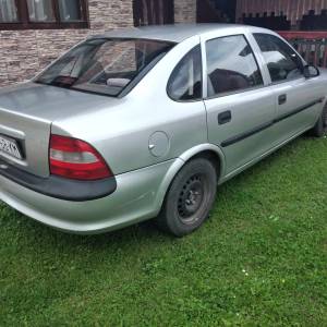 Opel Vectra 1.6i 1998g reg10/25g oprema 203.000km može zamjena