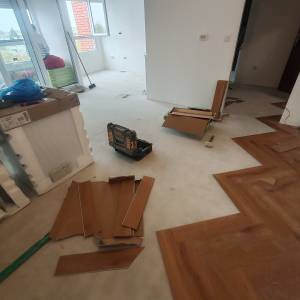 Postavljamo laminate, vinil i gotove parkete