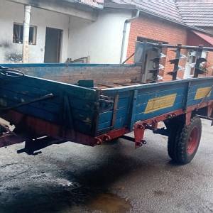 Prikolica za stajski gnoj