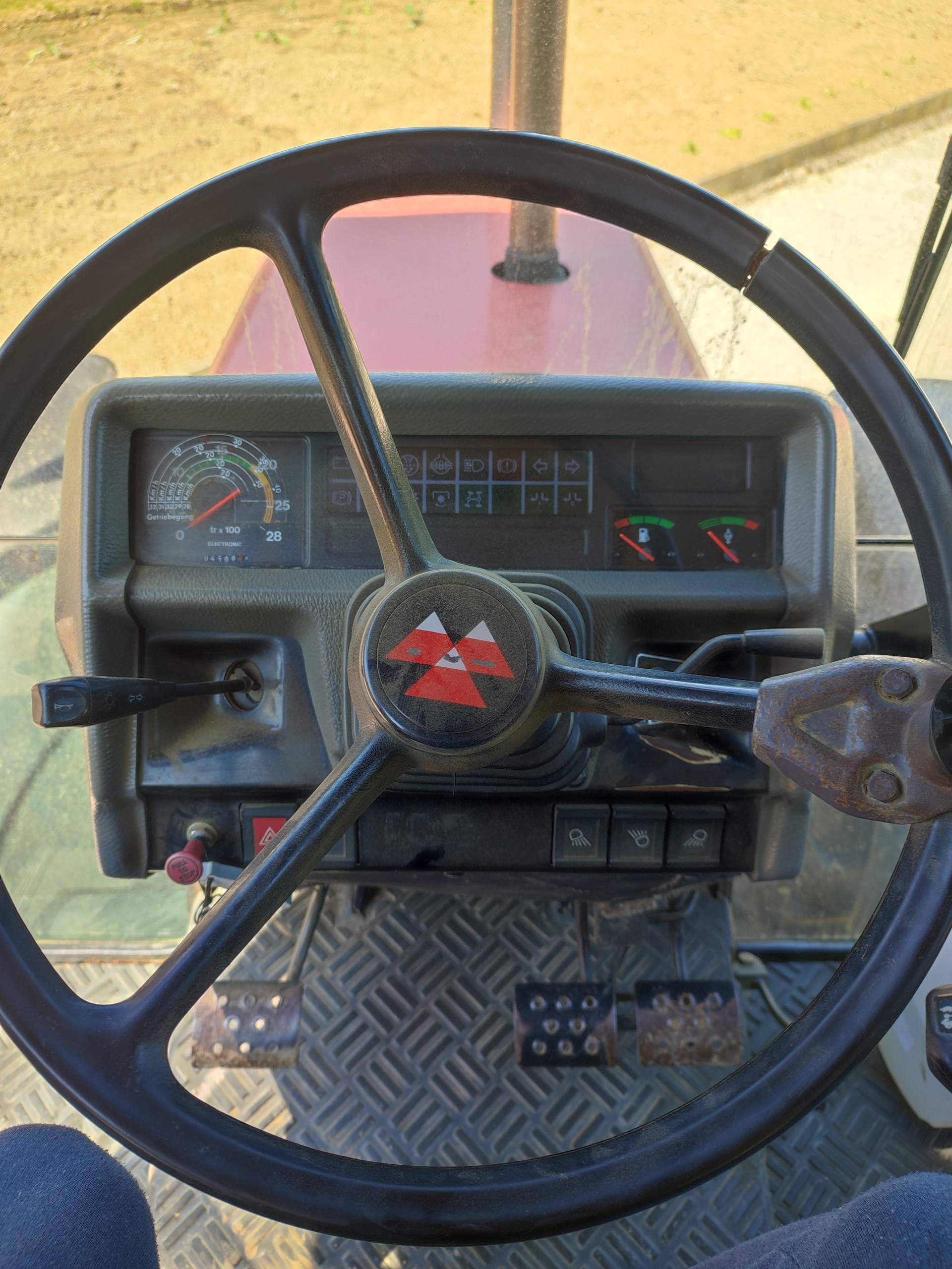 Prodaje se traktor Masey Ferguson 3070