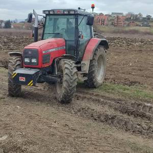 Prodaje se traktor Masey Ferguson 3070