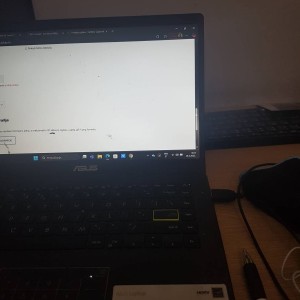 Prodajem Asus laptop rabljeni42