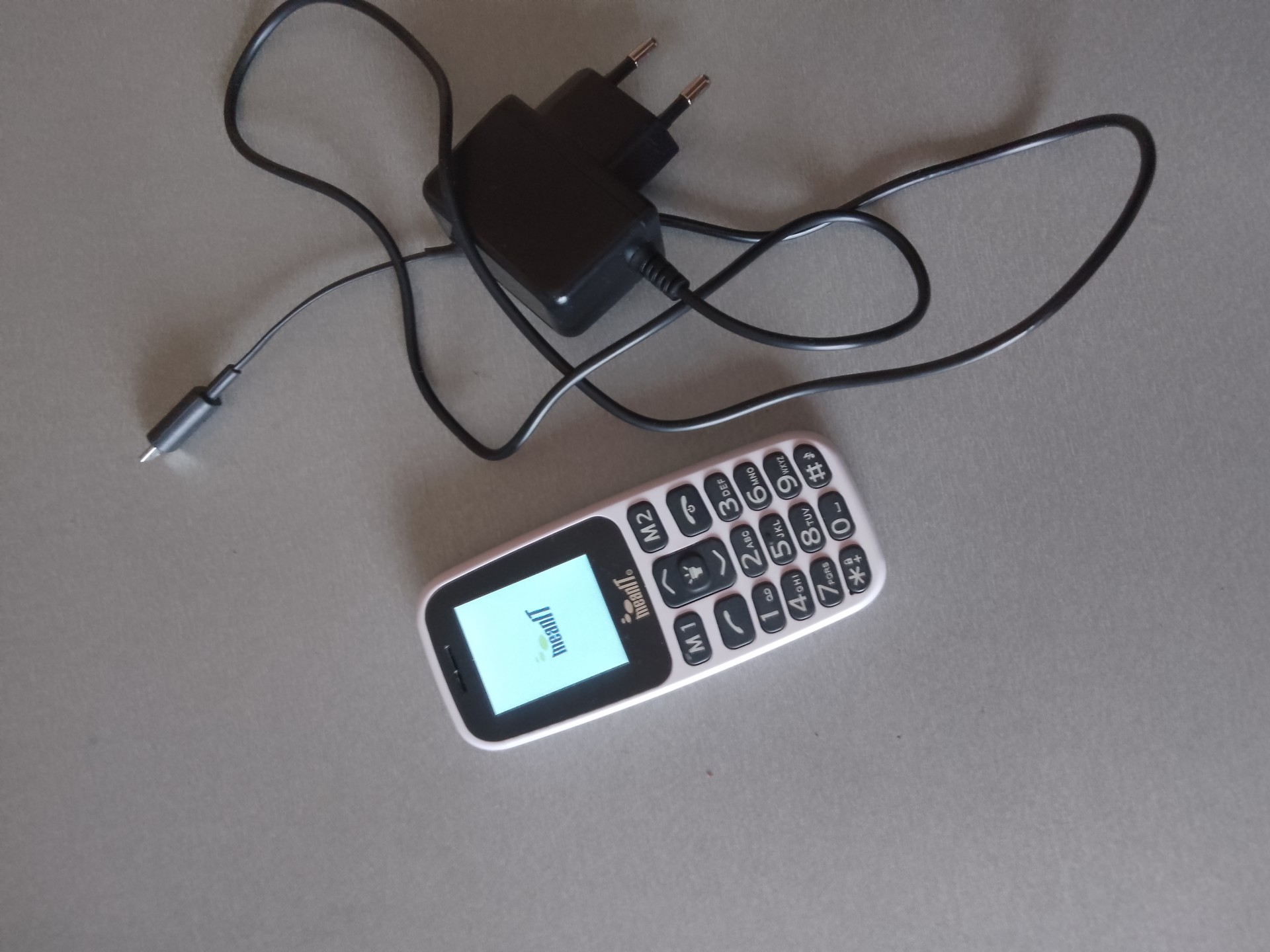 prodajem mobitel