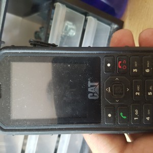 Prodajem neispravan Cat mobitel