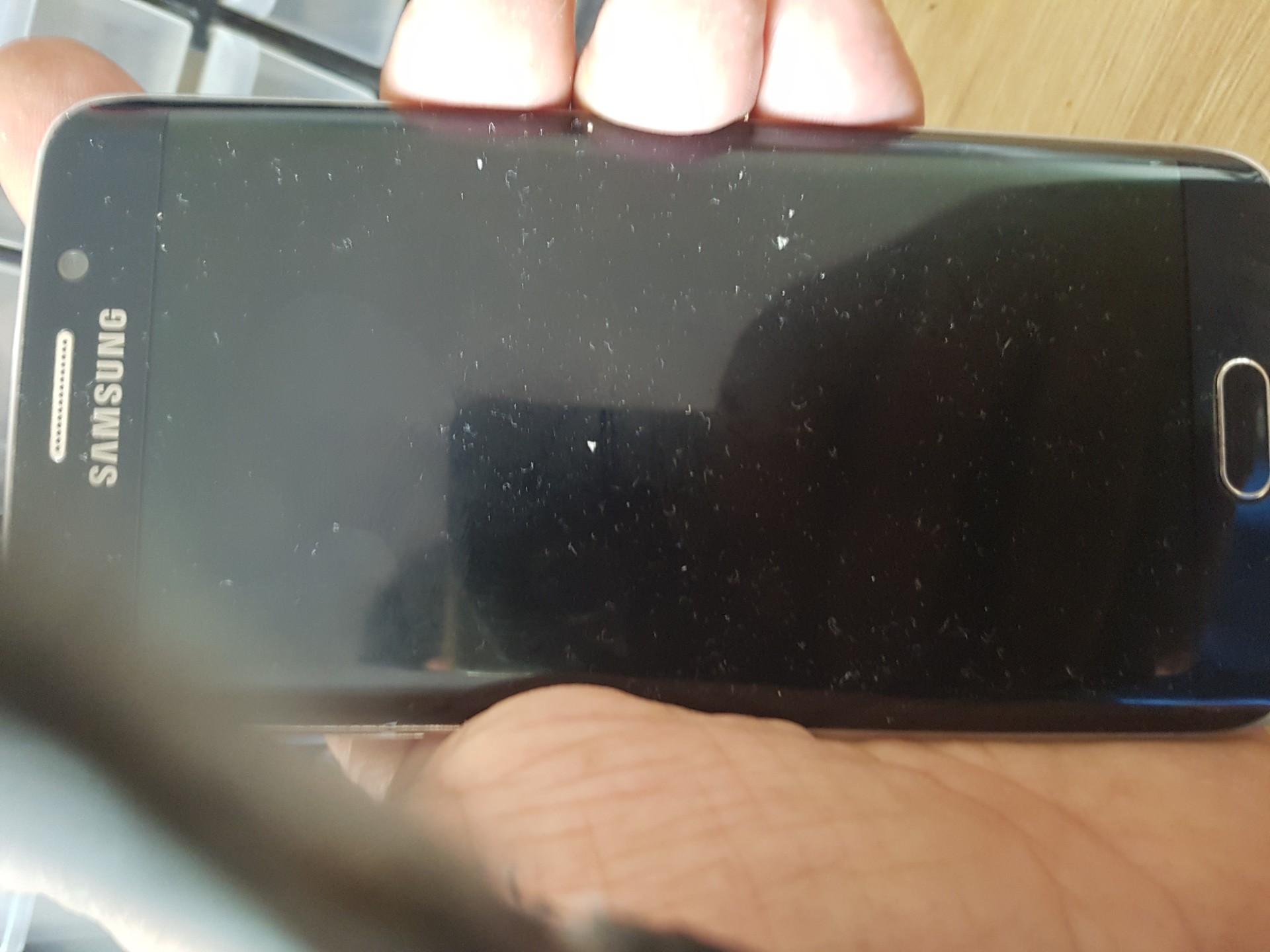 Prodajem polovan Samsung mobitel neispravan
