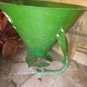 Rasipač za gnojivo 300 l