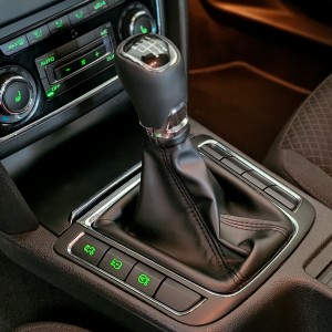 ŠKODA SUPERB 2.0 TDI 140KS – FULL OPREMA – BEZ ULAGANJA
