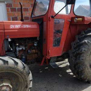 Traktor imt 579 sa prednjom vucom