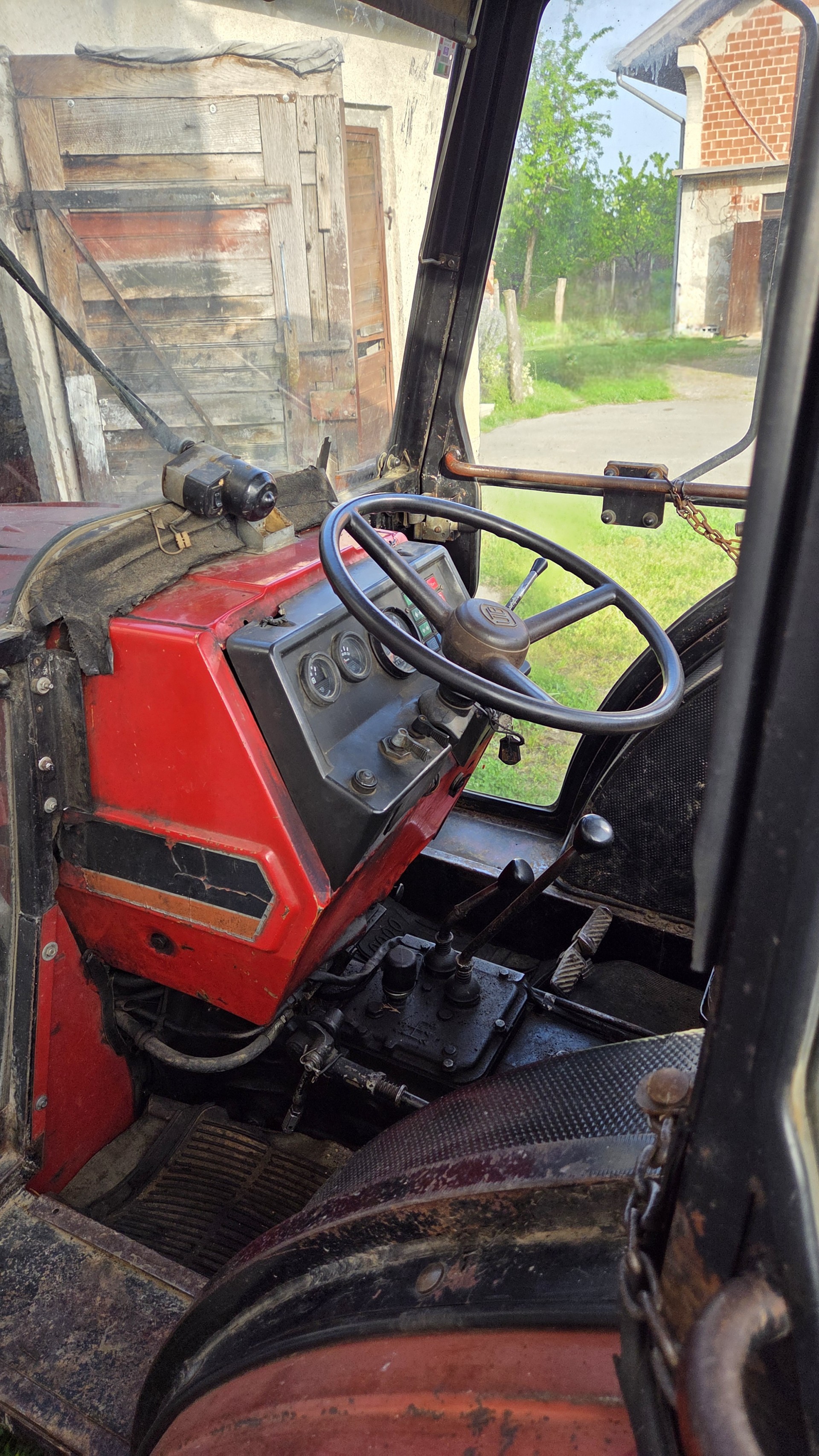 Traktor Universal U-453 prodajem