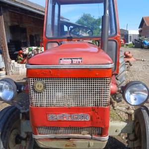 Traktor ZETOR