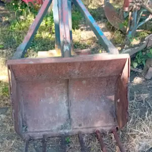 Utovarivač stražnji