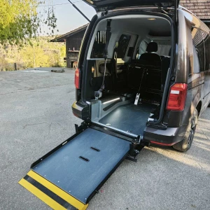 VW Caddy 2,0 TDI DSG PRILAGOĐEN ZA INVALIDE
