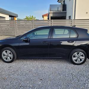 VW Golf 8 Life 1,0 eTSI DSG automatik,ALU,ACC,LANE,LED,hybrid,kamera..