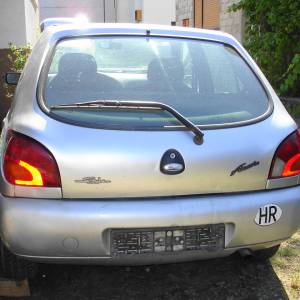 auto tehnički ispravan, motor igetriba  u super stanju sa svega 122000