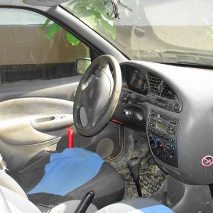 auto tehnički ispravan, motor igetriba  u super stanju sa svega 122000