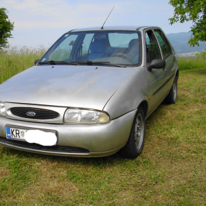 auto tehnički ispravan, motor igetriba  u super stanju sa svega 122000
