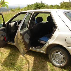 auto tehnički ispravan, motor igetriba  u super stanju sa svega 122000