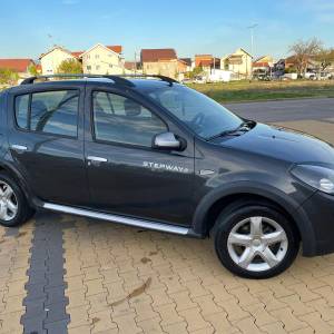 Dacia Sandero Stepway 1.6-tvornički plin..Reg 1 godinu..Klima..Alu