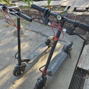 Električni romobil MS energy e 10 / 2 komada / Punjači / Kacige