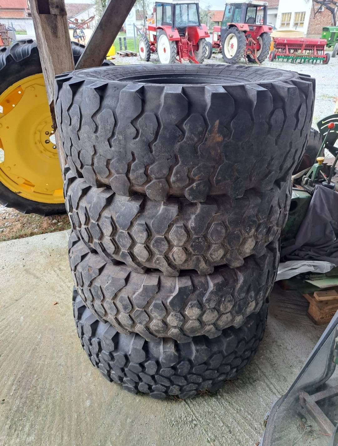 Gume Continental 365/80 R20 MPT 81