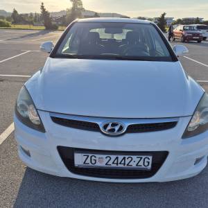 Hyundai i30 1,4, registracija do 11/2025, max oprema