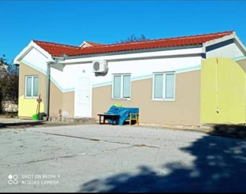 Zadar, kuća sa 1680 m2 okućnice